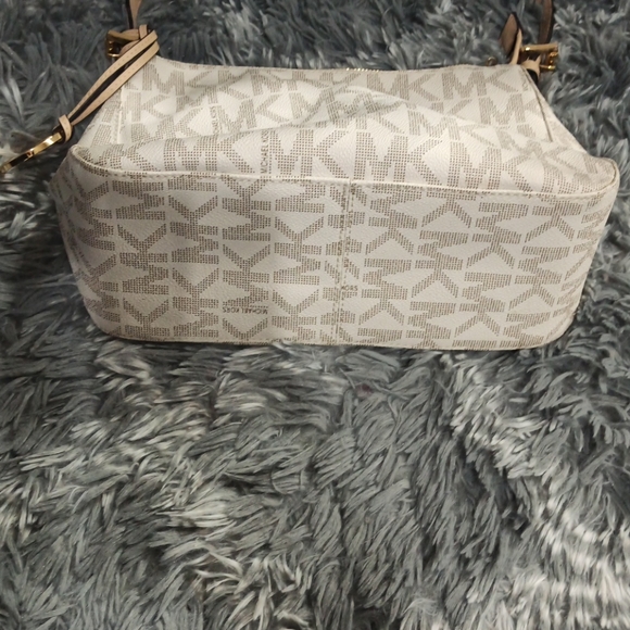 Michael Kors Purse - Picture 3 of 4